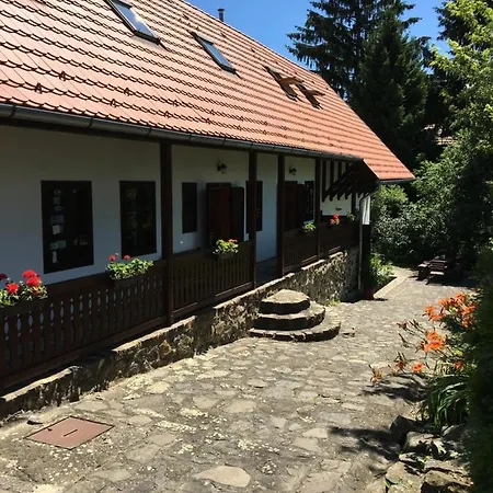 Tugari Vendeghaz Hollókő