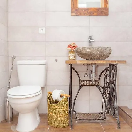 Tugari Vendeghaz 3* Hollókő